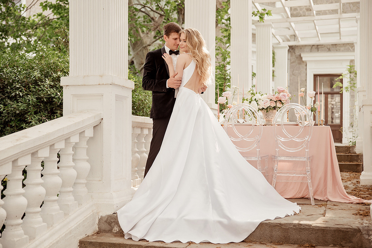 Стильная фотосессия свадьбы в Воронцовском парке. Свадебный и семейный фотограф в Москве Светлана Зоткина