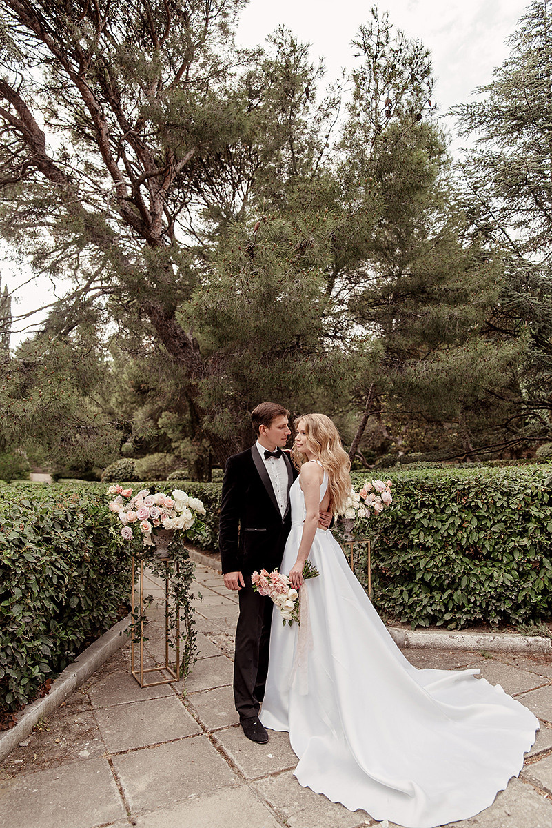 Стильная фотосессия свадьбы в Воронцовском парке. Свадебный и семейный фотограф в Москве Светлана Зоткина