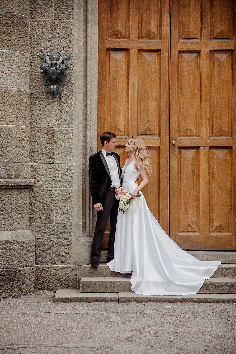 Стильная фотосессия свадьбы в Воронцовском парке. Свадебный и семейный фотограф в Москве Светлана Зоткина