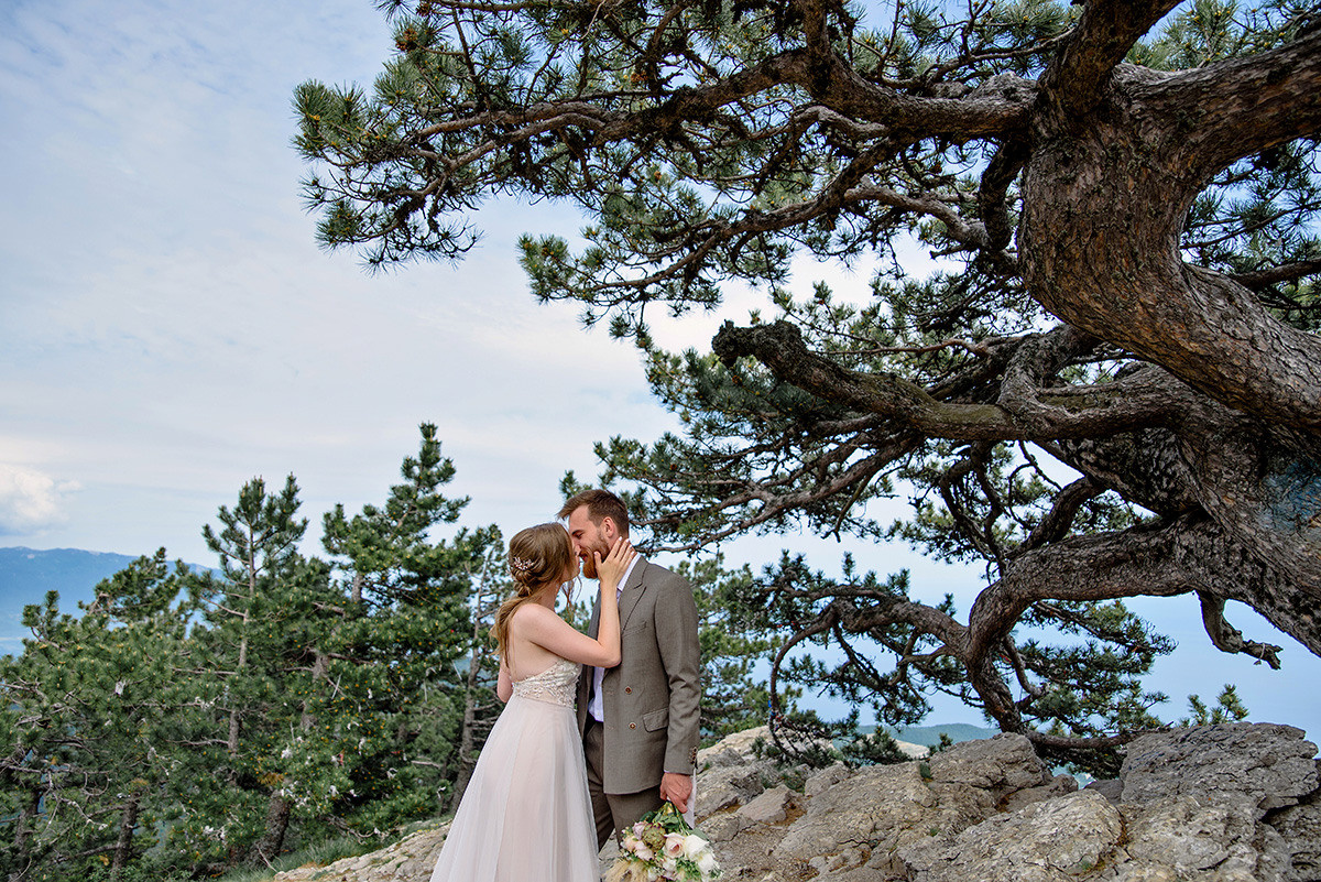 Фотосъемка свадьбы в горах Ай-Петри. Свадебный и семейный фотограф в Москве Светлана Зоткина