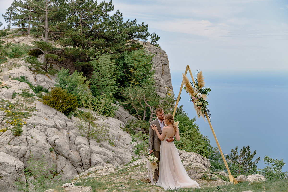 Фотосъемка свадьбы в горах Ай-Петри. Свадебный и семейный фотограф в Москве Светлана Зоткина