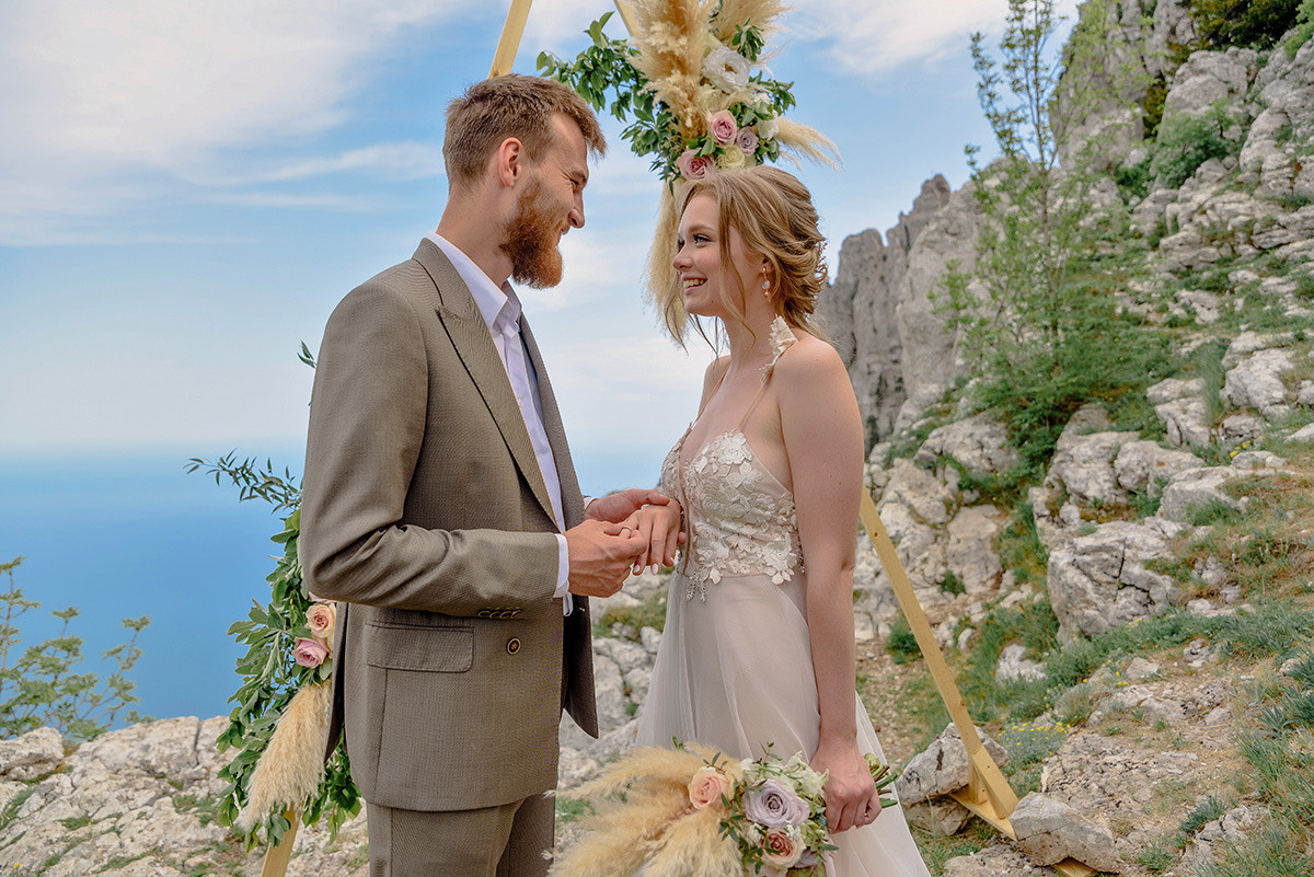 Фотосъемка свадьбы в горах Ай-Петри. Свадебный и семейный фотограф в Москве Светлана Зоткина