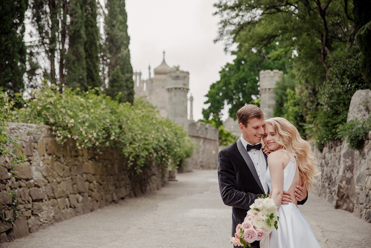 Стильная фотосессия свадьбы в Воронцовском парке. Свадебный и семейный фотограф в Москве Светлана Зоткина
