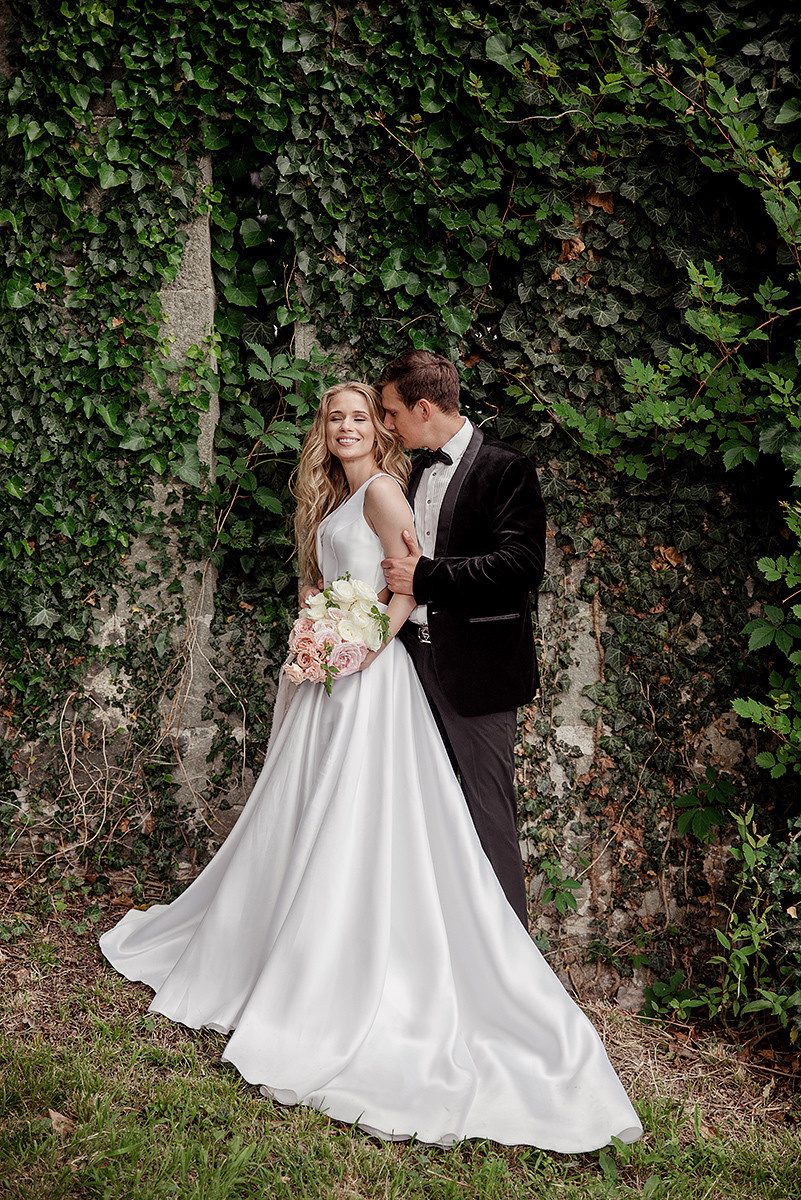 Стильная фотосессия свадьбы в Воронцовском парке. Свадебный и семейный фотограф в Москве Светлана Зоткина