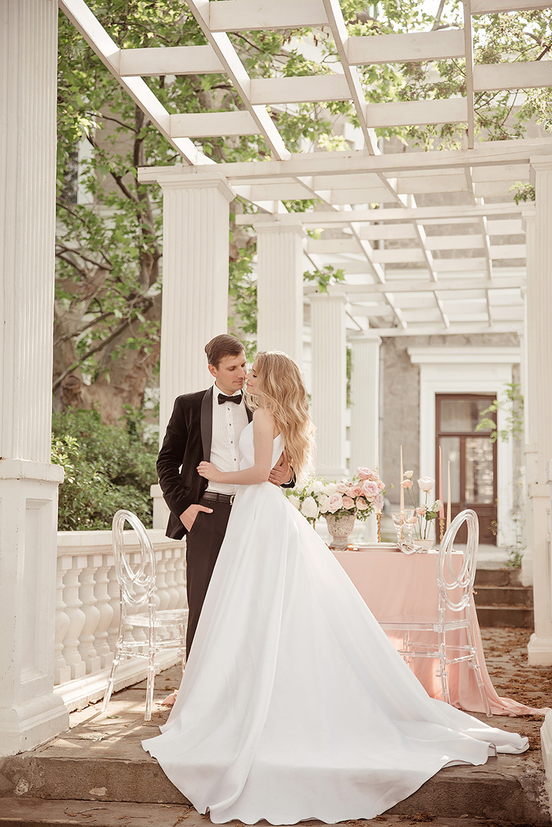 Стильная фотосессия свадьбы в Воронцовском парке. Свадебный и семейный фотограф в Москве Светлана Зоткина