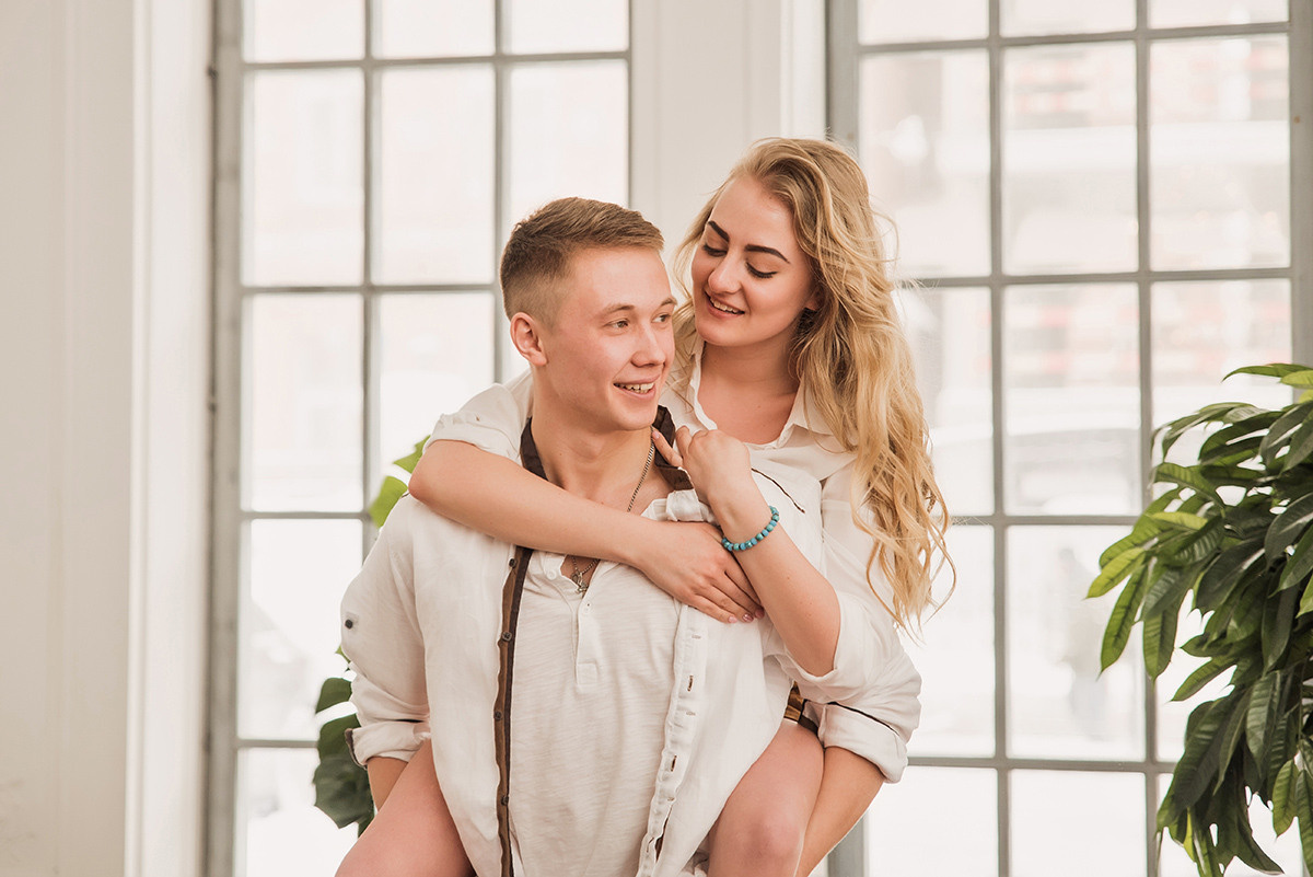 Предсвадебная фотосъемка лавстори в особняке Роял. Свадебный и семейный фотограф в Москве Светлана Зоткина