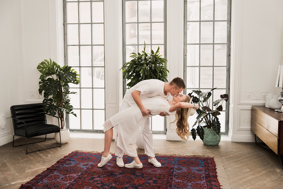 Предсвадебная фотосъемка лавстори в особняке Роял. Свадебный и семейный фотограф в Москве Светлана Зоткина