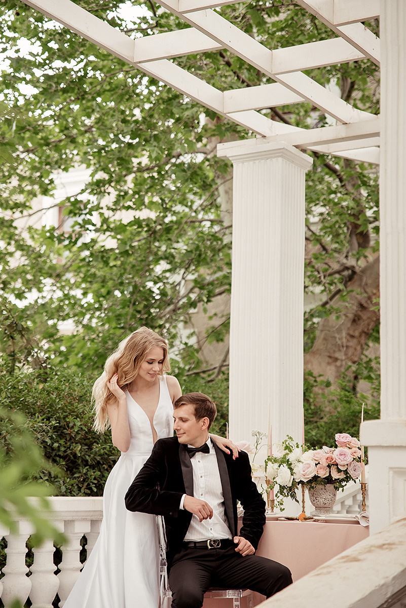 Стильная фотосессия свадьбы в Воронцовском парке. Свадебный и семейный фотограф в Москве Светлана Зоткина
