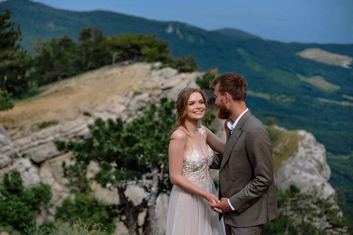 Фотосъемка свадьбы в горах Ай-Петри. Свадебный и семейный фотограф в Москве Светлана Зоткина