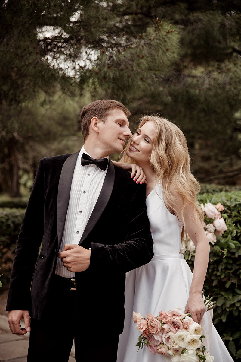 Стильная фотосессия свадьбы в Воронцовском парке. Свадебный и семейный фотограф в Москве Светлана Зоткина