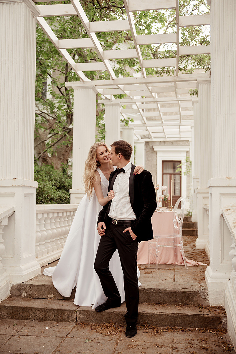 Стильная фотосессия свадьбы в Воронцовском парке. Свадебный и семейный фотограф в Москве Светлана Зоткина