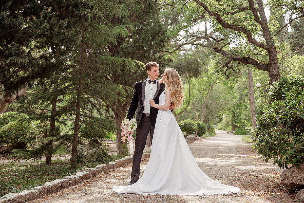 Стильная фотосессия свадьбы в Воронцовском парке. Свадебный и семейный фотограф в Москве Светлана Зоткина