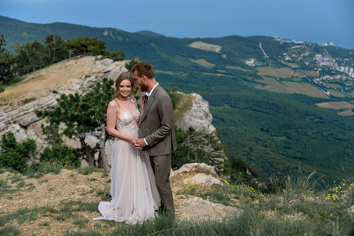 Фотосъемка свадьбы в горах Ай-Петри. Свадебный и семейный фотограф в Москве Светлана Зоткина