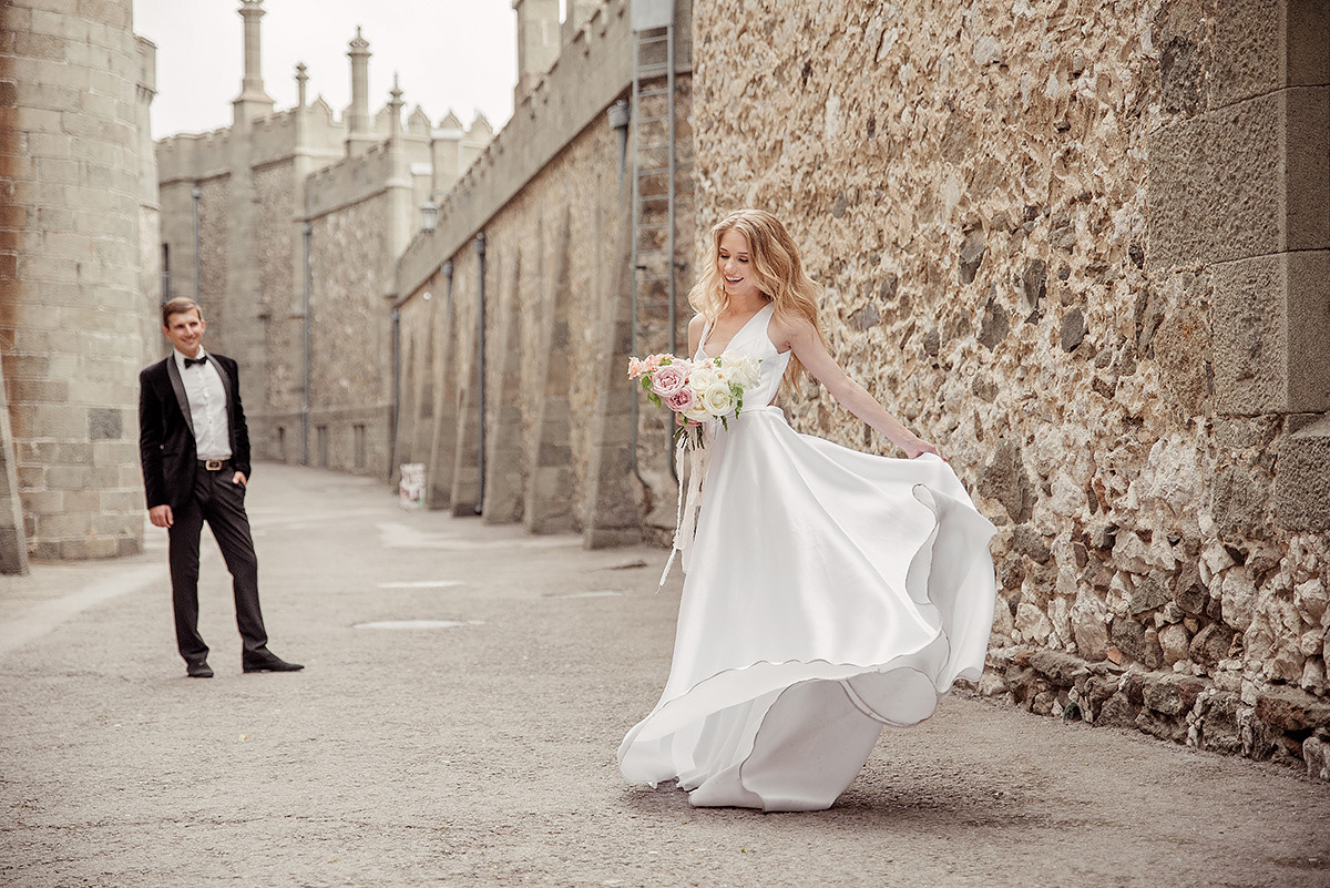 Стильная фотосессия свадьбы в Воронцовском парке. Свадебный и семейный фотограф в Москве Светлана Зоткина