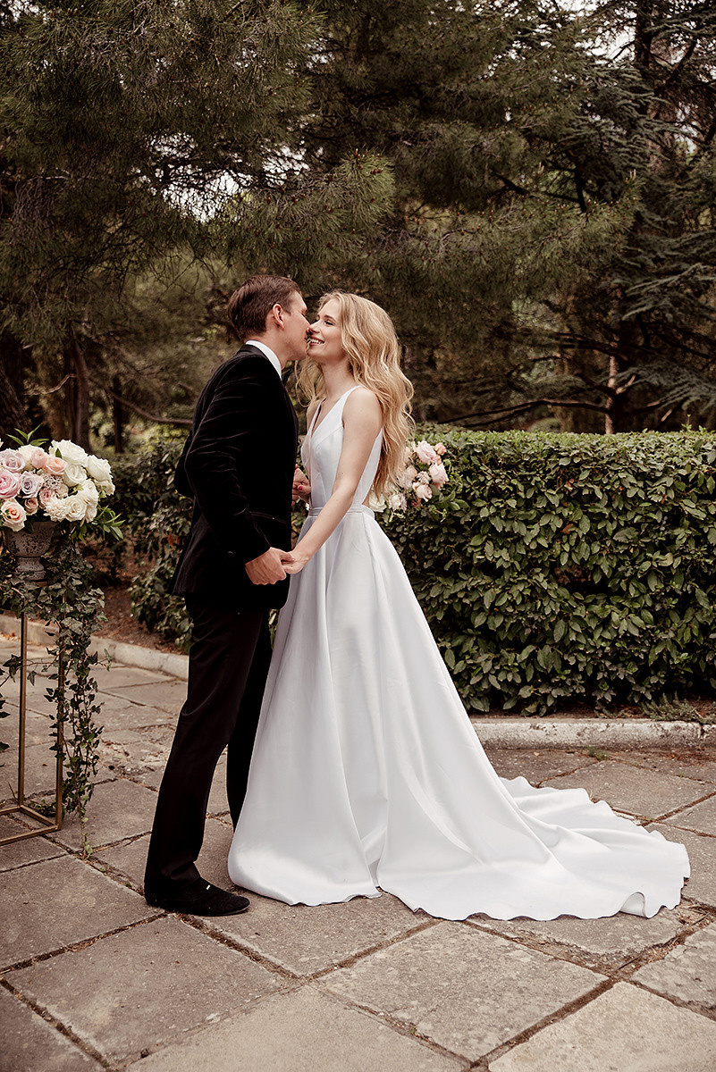 Стильная фотосессия свадьбы в Воронцовском парке. Свадебный и семейный фотограф в Москве Светлана Зоткина