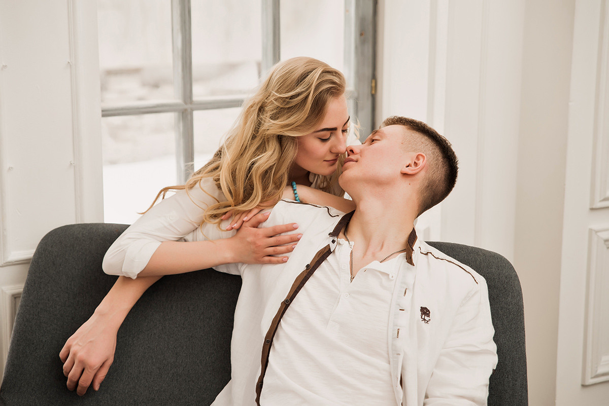 Предсвадебная фотосъемка лавстори в особняке Роял. Свадебный и семейный фотограф в Москве Светлана Зоткина