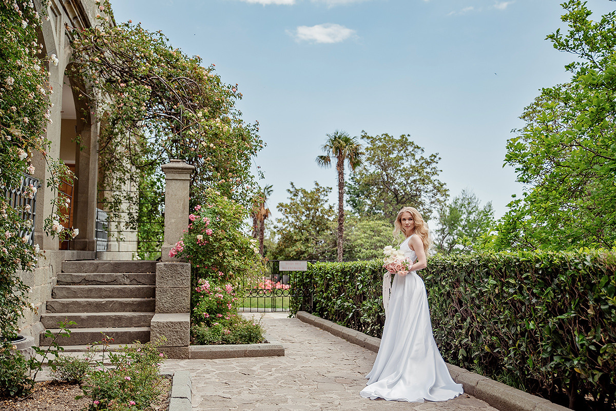 Стильная фотосессия свадьбы в Воронцовском парке. Свадебный и семейный фотограф в Москве Светлана Зоткина