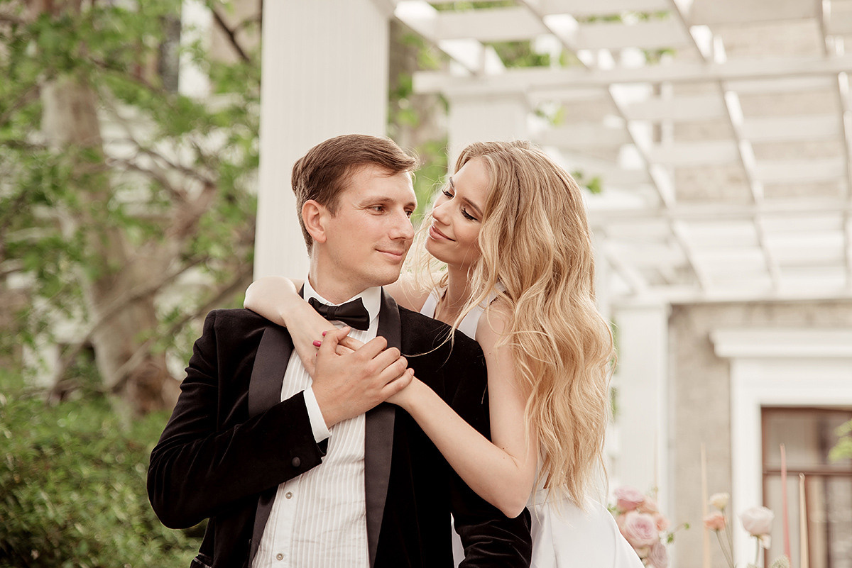 Стильная фотосессия свадьбы в Воронцовском парке. Свадебный и семейный фотограф в Москве Светлана Зоткина