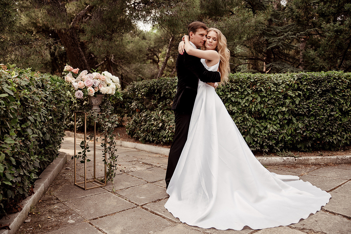 Стильная фотосессия свадьбы в Воронцовском парке. Свадебный и семейный фотограф в Москве Светлана Зоткина