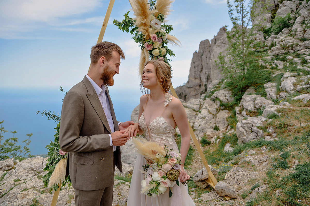 Фотосъемка свадьбы в горах Ай-Петри. Свадебный и семейный фотограф в Москве Светлана Зоткина