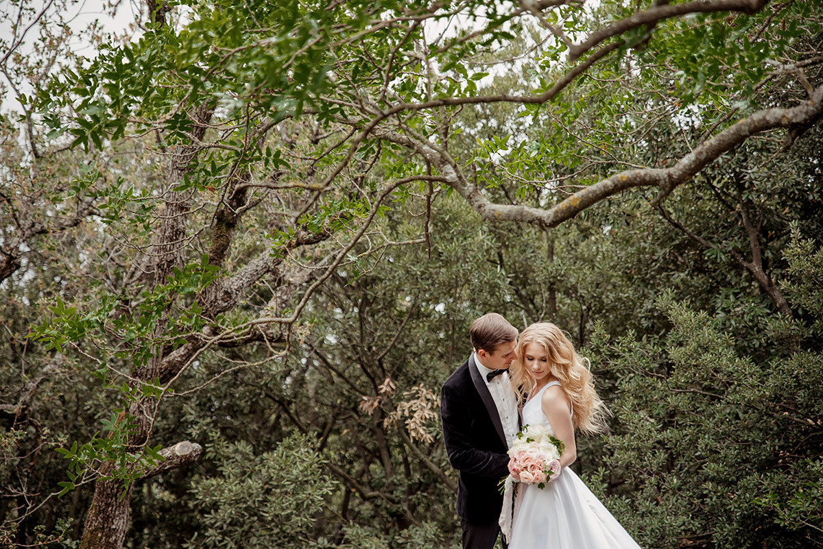 Стильная фотосессия свадьбы в Воронцовском парке. Свадебный и семейный фотограф в Москве Светлана Зоткина