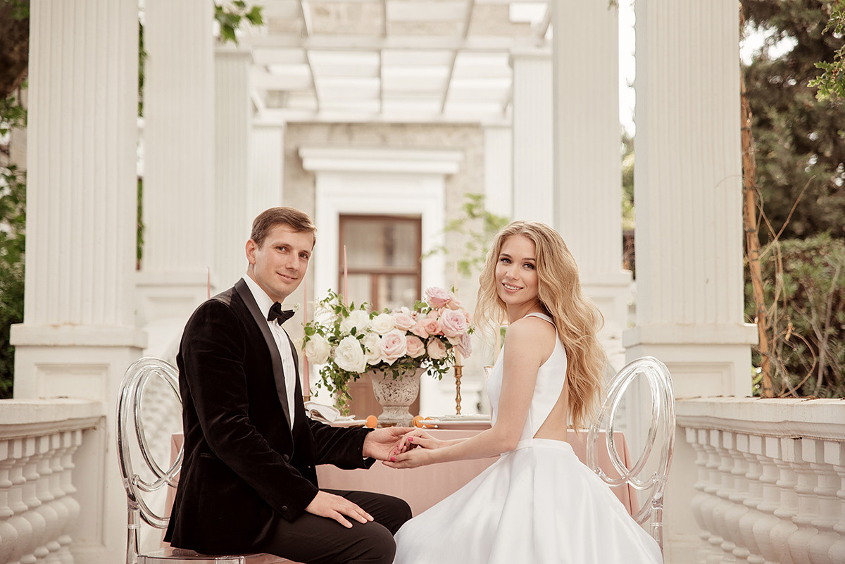 Стильная фотосессия свадьбы в Воронцовском парке. Свадебный и семейный фотограф в Москве Светлана Зоткина