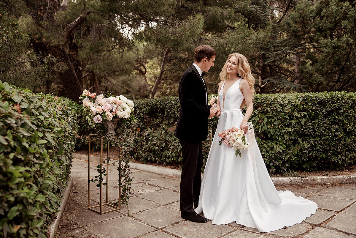 Стильная фотосессия свадьбы в Воронцовском парке. Свадебный и семейный фотограф в Москве Светлана Зоткина