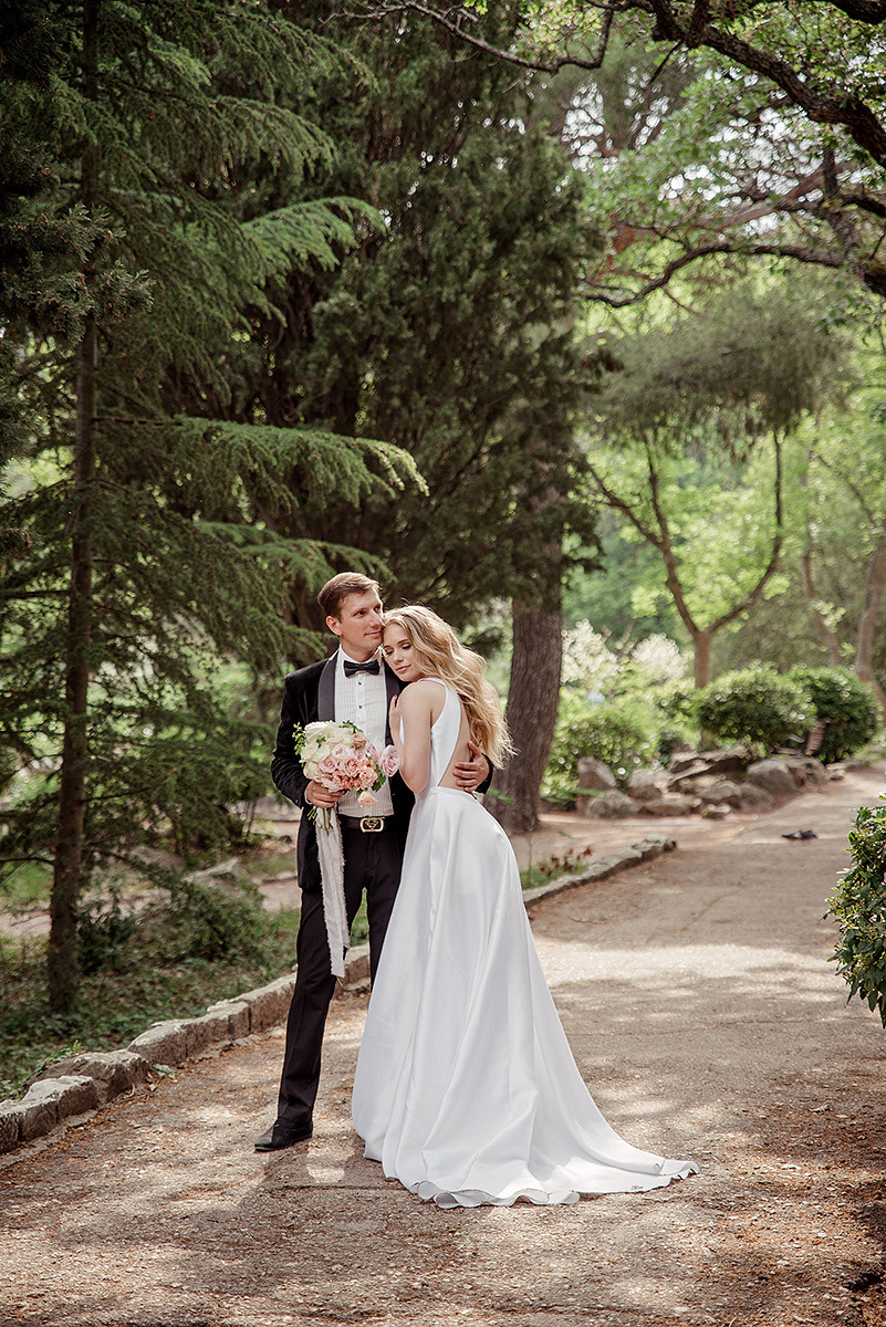 Стильная фотосессия свадьбы в Воронцовском парке. Свадебный и семейный фотограф в Москве Светлана Зоткина