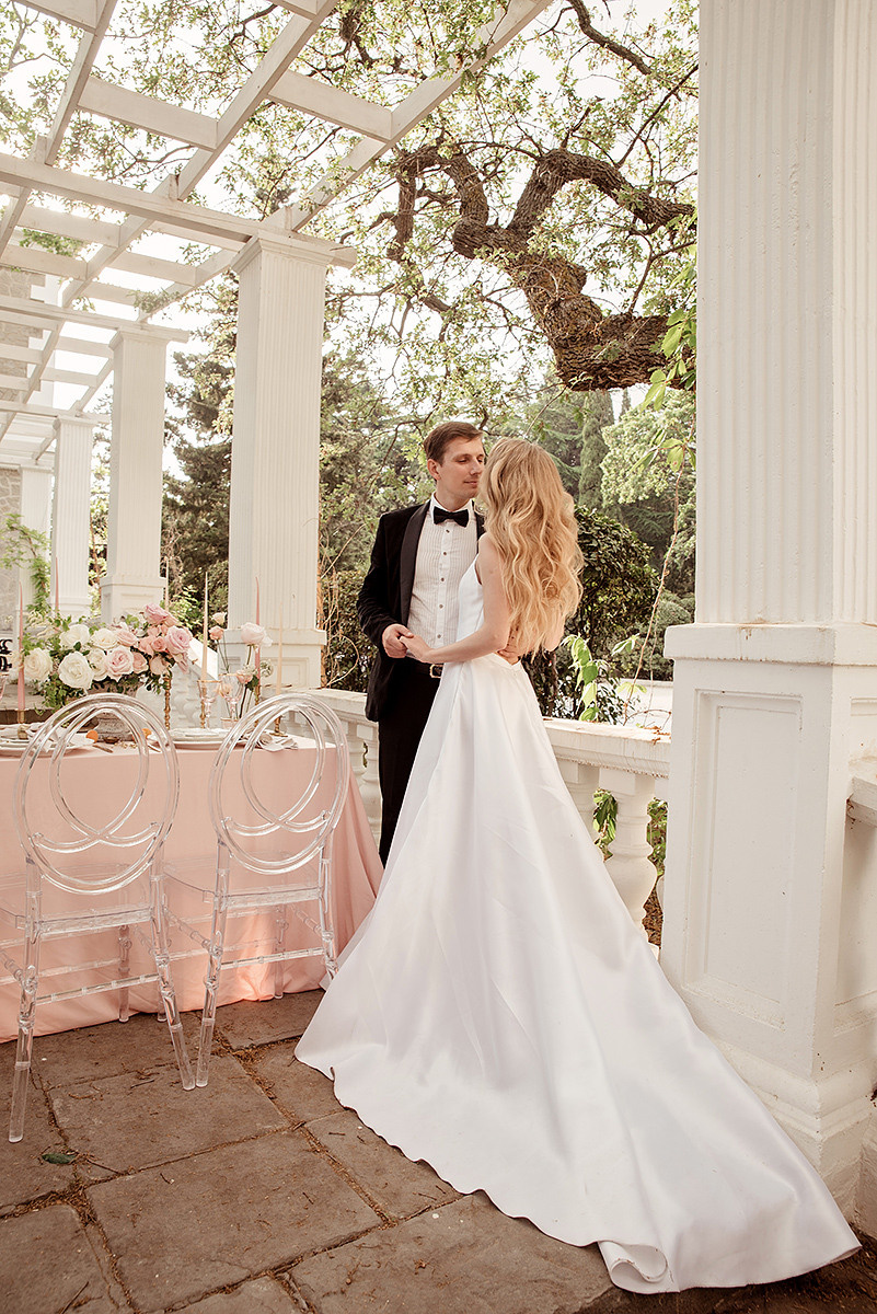 Стильная фотосессия свадьбы в Воронцовском парке. Свадебный и семейный фотограф в Москве Светлана Зоткина