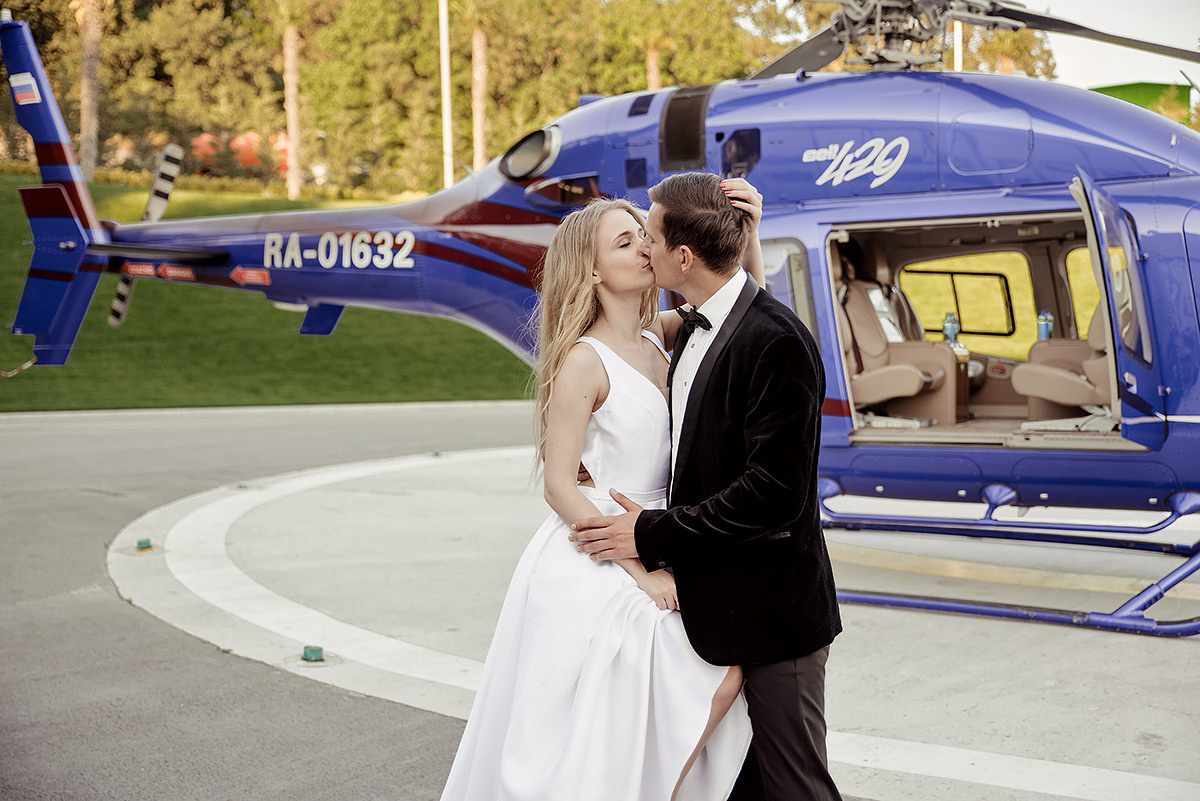 Стильная фотосессия свадьбы в Воронцовском парке. Свадебный и семейный фотограф в Москве Светлана Зоткина