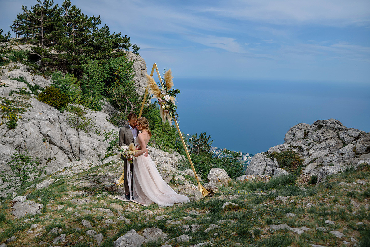 Фотосъемка свадьбы в горах Ай-Петри. Свадебный и семейный фотограф в Москве Светлана Зоткина