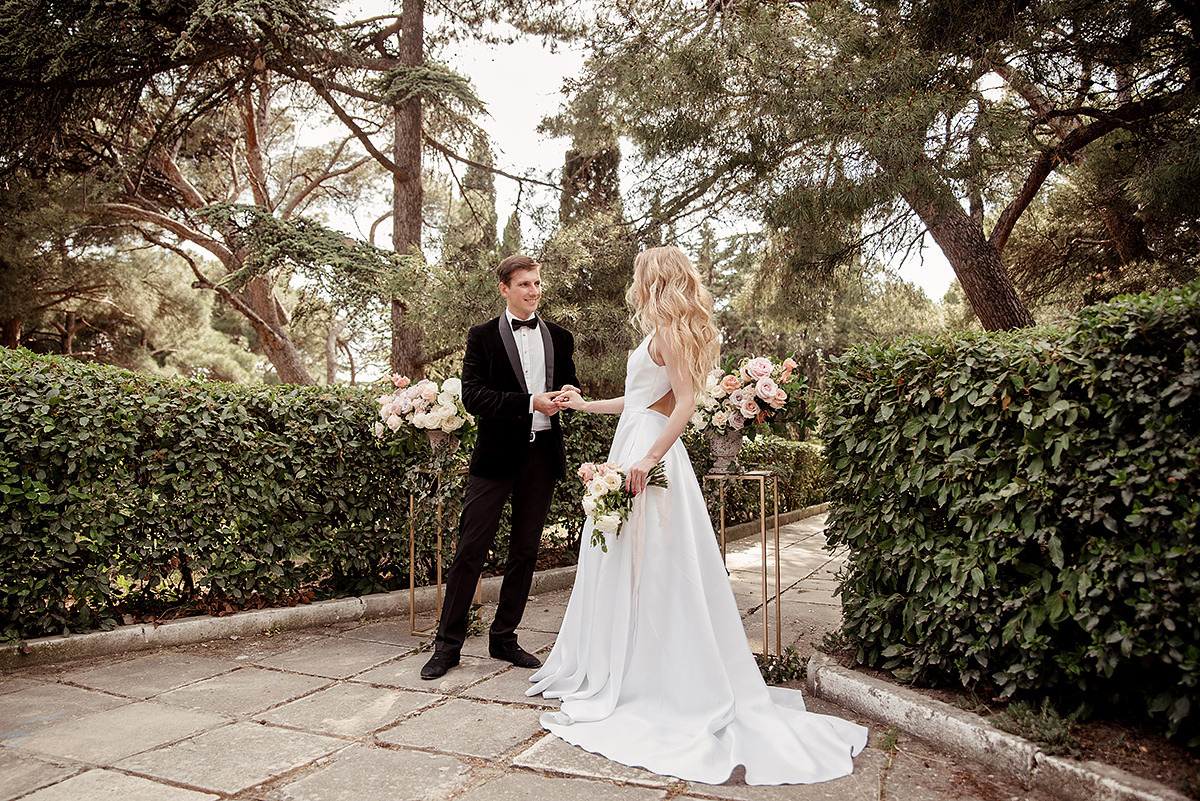 Стильная фотосессия свадьбы в Воронцовском парке. Свадебный и семейный фотограф в Москве Светлана Зоткина