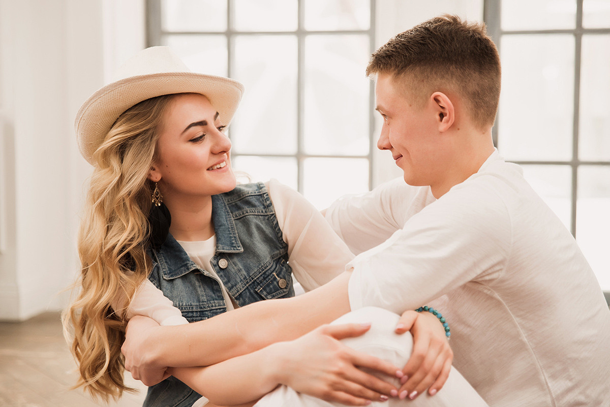 Предсвадебная фотосъемка лавстори в особняке Роял. Свадебный и семейный фотограф в Москве Светлана Зоткина