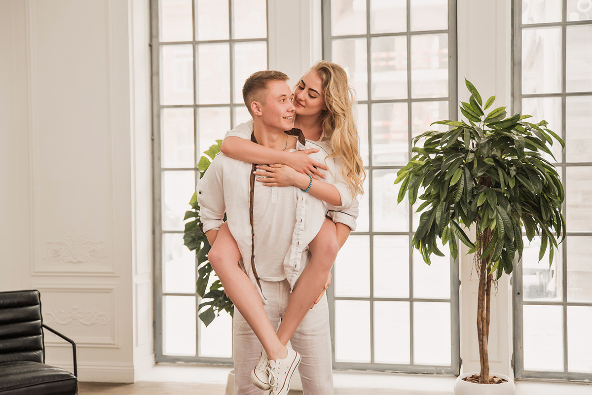 Предсвадебная фотосъемка лавстори в особняке Роял. Свадебный и семейный фотограф в Москве Светлана Зоткина