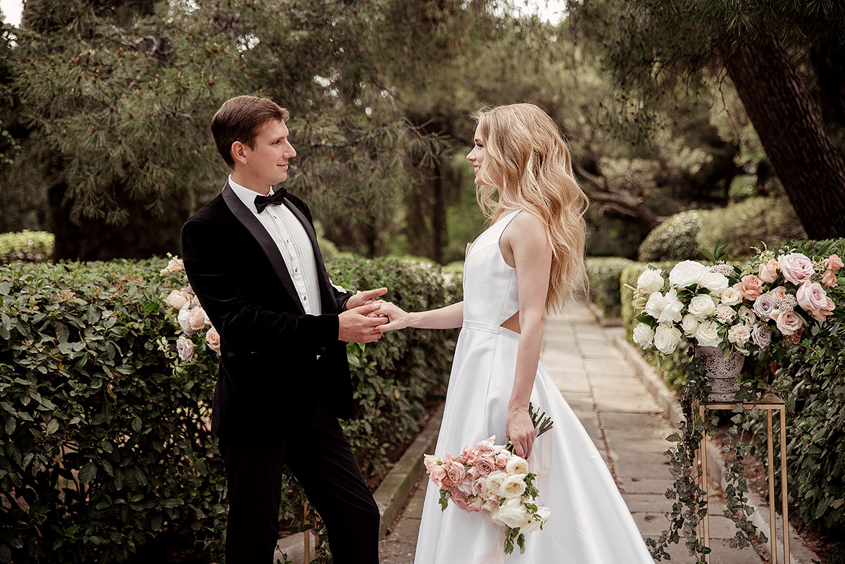 Стильная фотосессия свадьбы в Воронцовском парке. Свадебный и семейный фотограф в Москве Светлана Зоткина