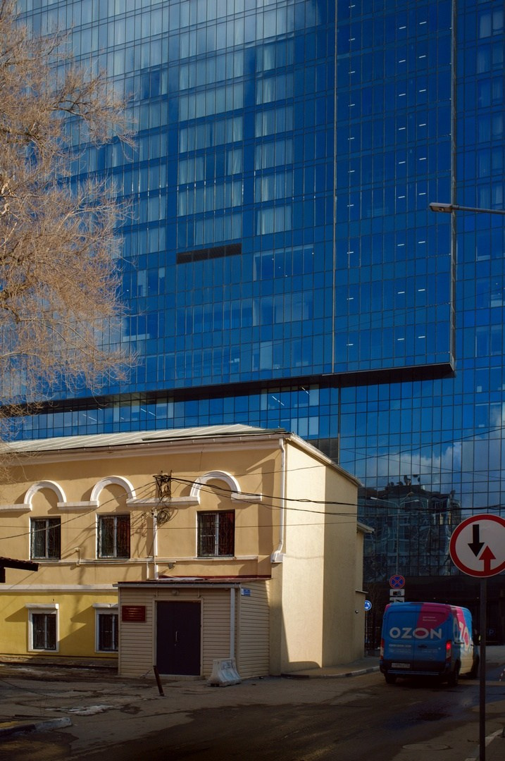 Внутри витрин / Inside the storefronts. Руслан Шувалов (поэтограф)