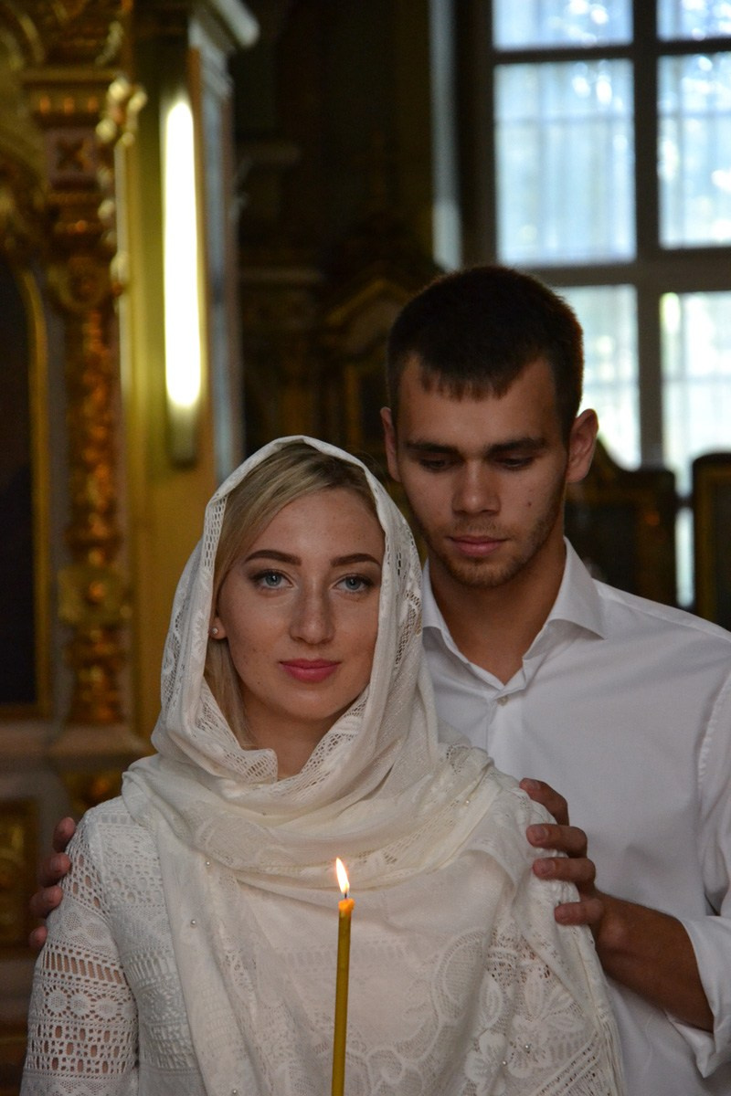 Посещение церкви. Благословение. Fotounata.ru