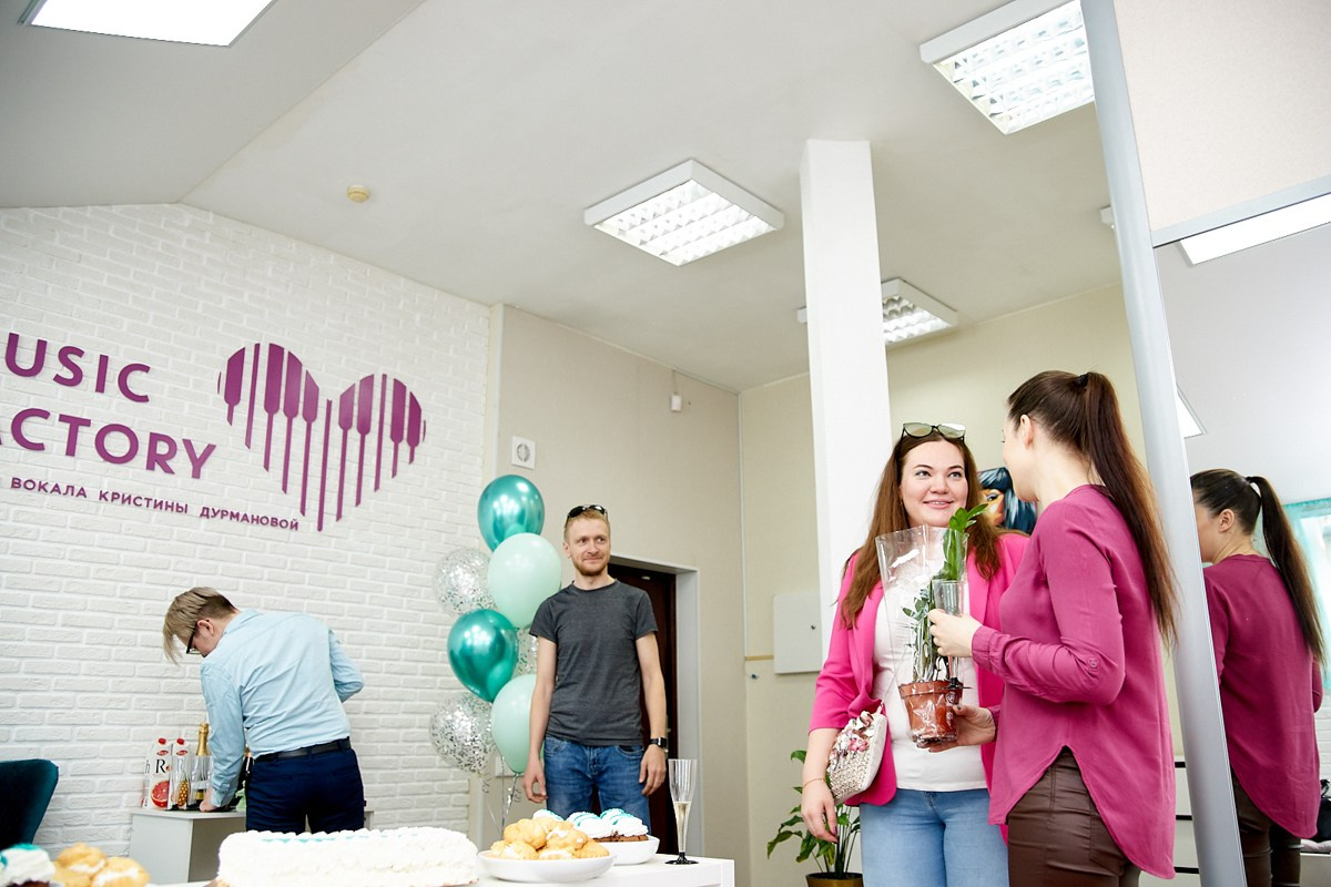 Репортаж с открытия школы вокала Кристины Дурмановой. Репортажный и женский фотограф в Новосибирске