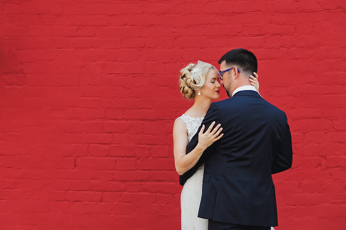 Москва. Свадебная романтическая прогулка Лены и Эндрю. Фотограф крещение венчание в Петербурге! Помогает подобрать храм и посоветовал душевного батюшку в СПб