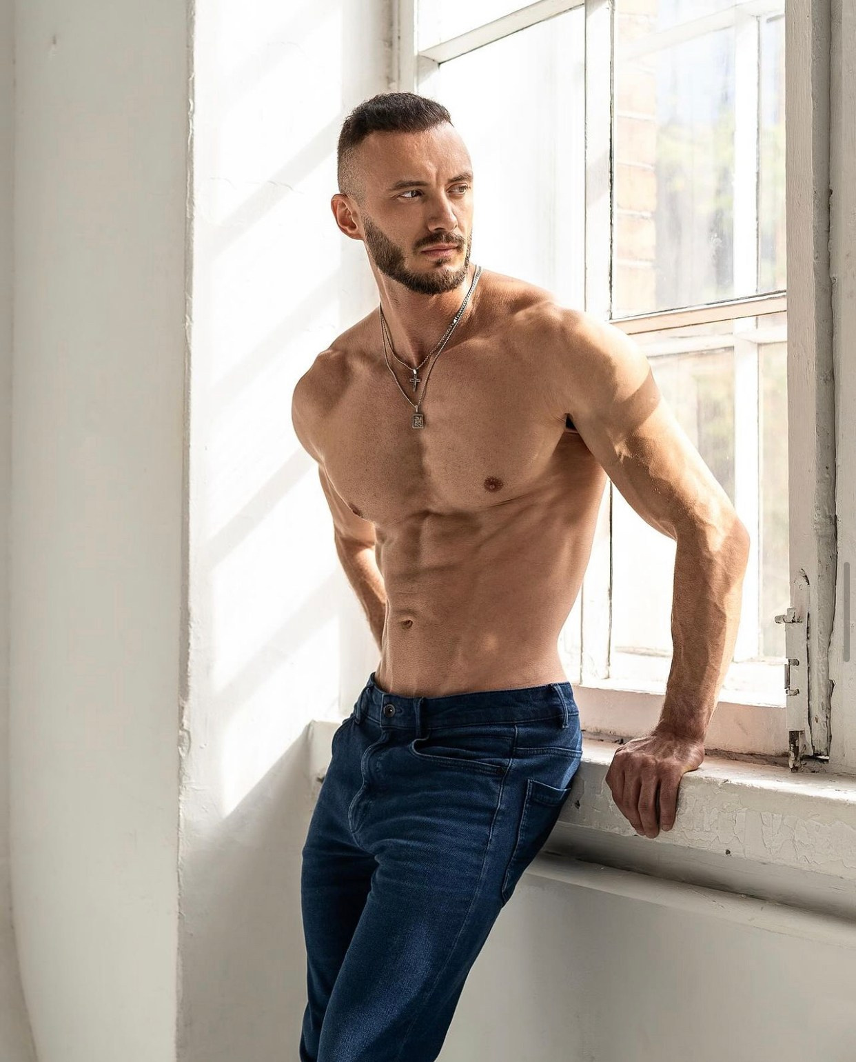 Игорь, 187 см, 50-52 р-р. KED Production — продакшн из СПб. Создаём фото, видео и контент, который помогает брендам и селлерам продавать больше