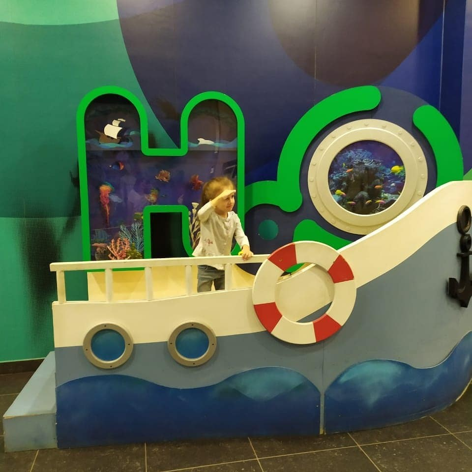 Море счастья в простых радостях: вода, горки, пальмы и наши улыбки! 🌊😄