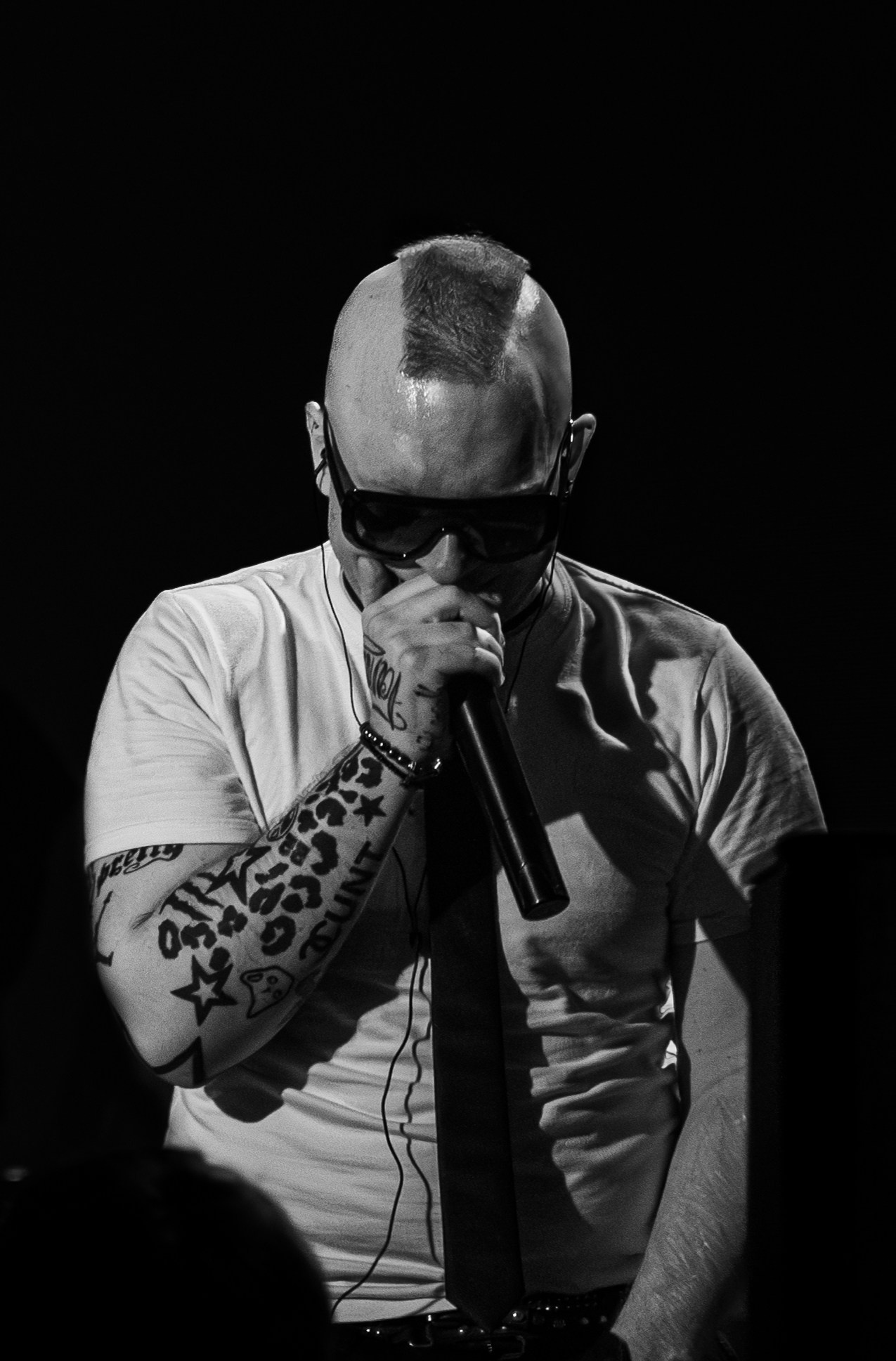 Huzzy b 29.12.2025. Коммерческий и художественный фотограф и видеограф в Москве Арсений Тургенев