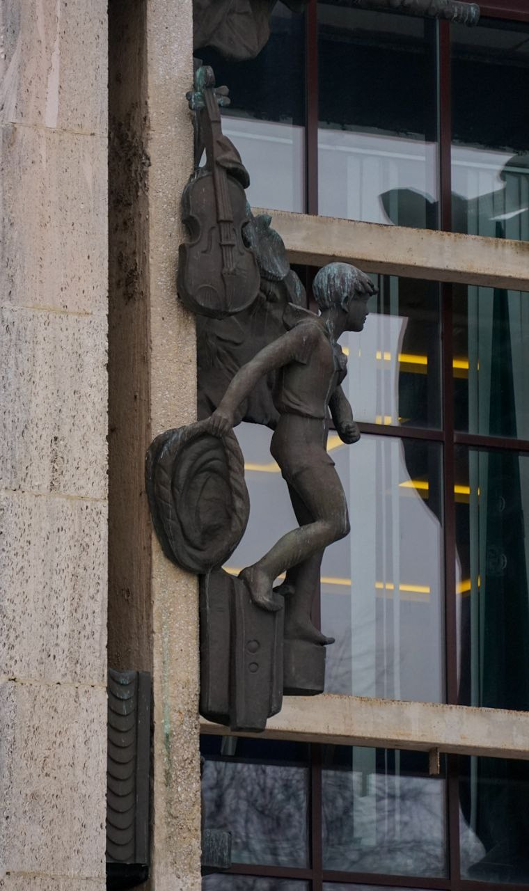 30.11.2024 // Фотоэкскурсия по Воробьевым горам с your_guide_msk. Фотовыставки serebro.gallery, в которых автором можешь стать ты! | Москва