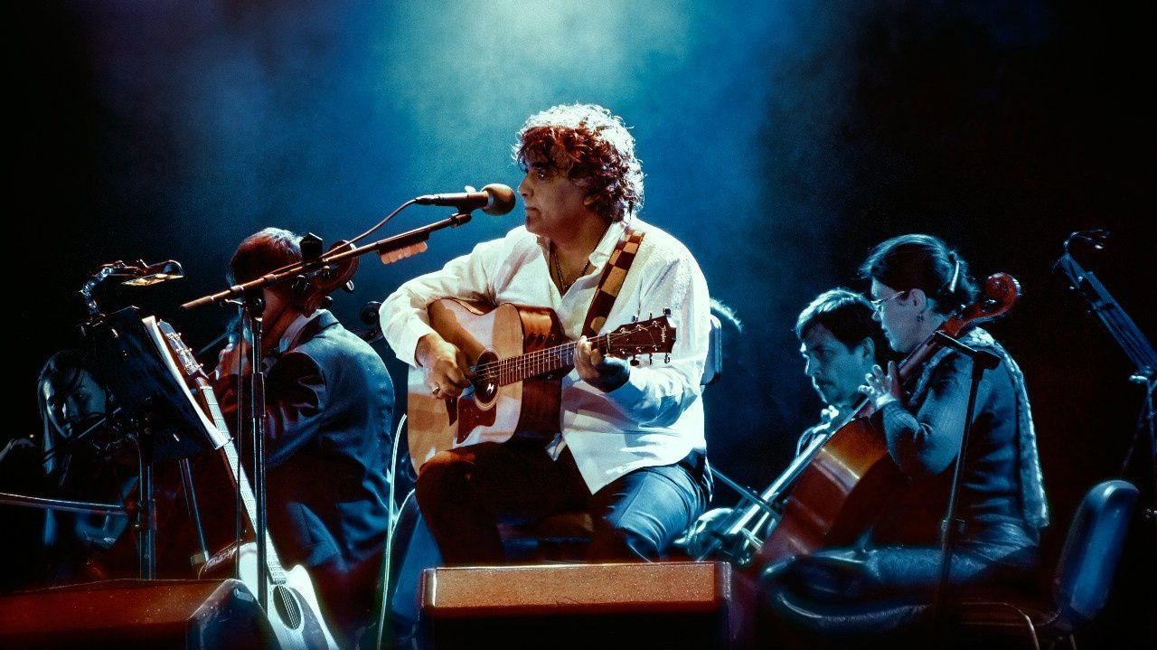 Анатолий Вишняков – музыкант, композитор, вокалист, автор песен, артист российской эстрады.