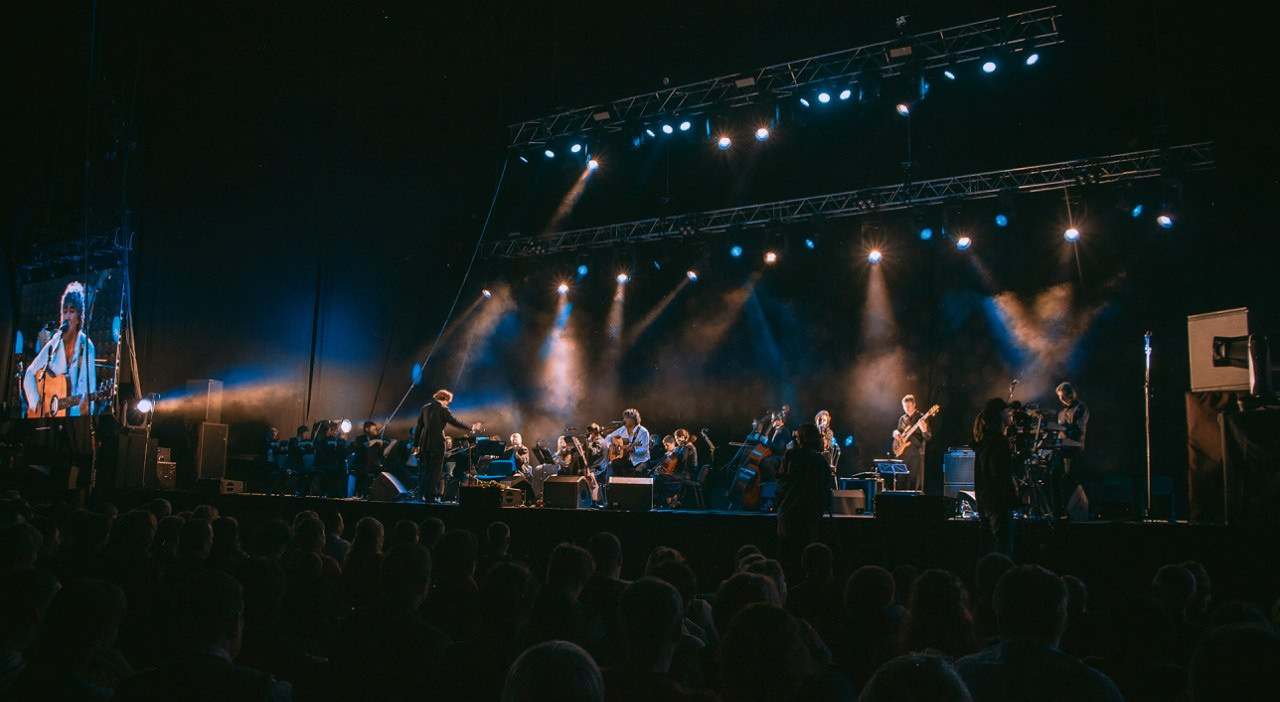 Анатолий Вишняков – музыкант, композитор, вокалист, автор песен, артист российской эстрады.