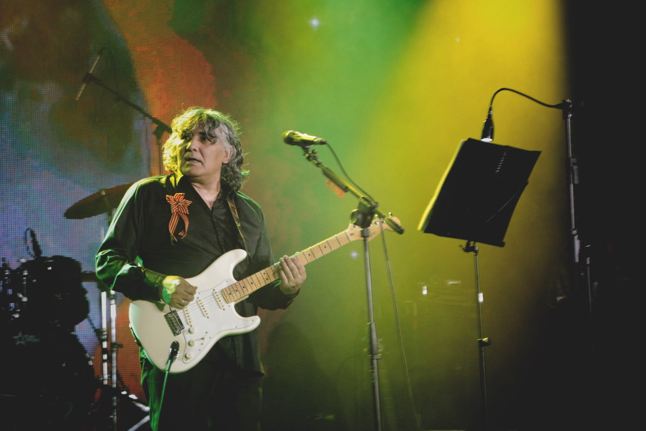 Анатолий Вишняков – музыкант, композитор, вокалист, автор песен, артист российской эстрады.