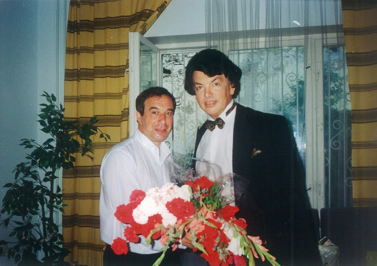 Александр Каган и Сергей Захаров в гостиничном номере после концерта