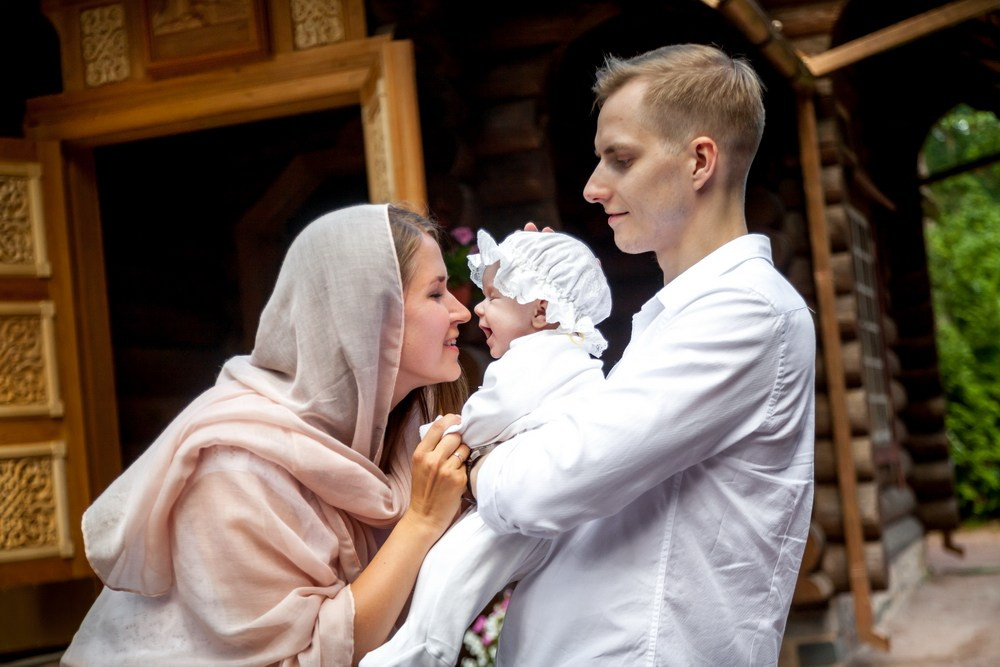 Крещение Церковь Иконы Божией Матери Казанской. Вырица. Фотограф на крещение в Санкт Петербурге