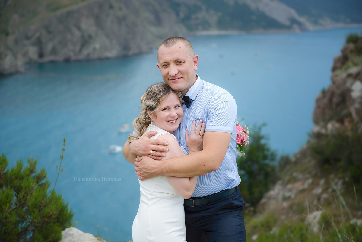 Красивая свадебная фотосессия в Севастополе на Фиоленте