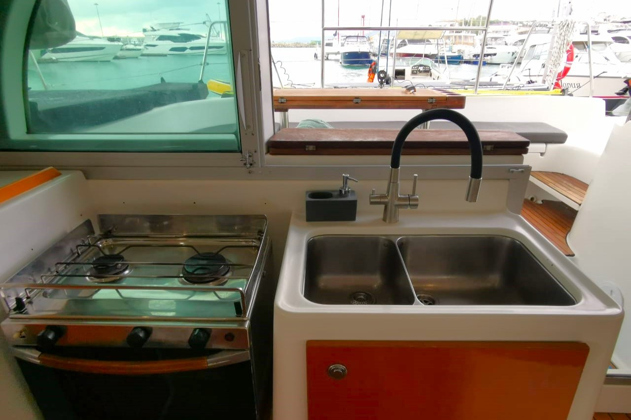 Катамаран Скарлетт о Хара Аренда Яхты в Сочи Яхтанаморе YACHTANAMORE